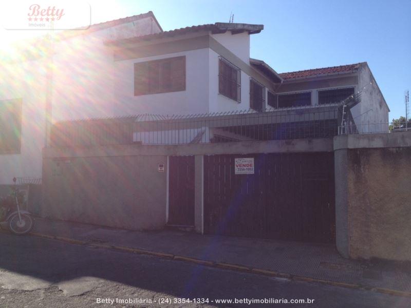 Casa a Venda no Centro em Resende