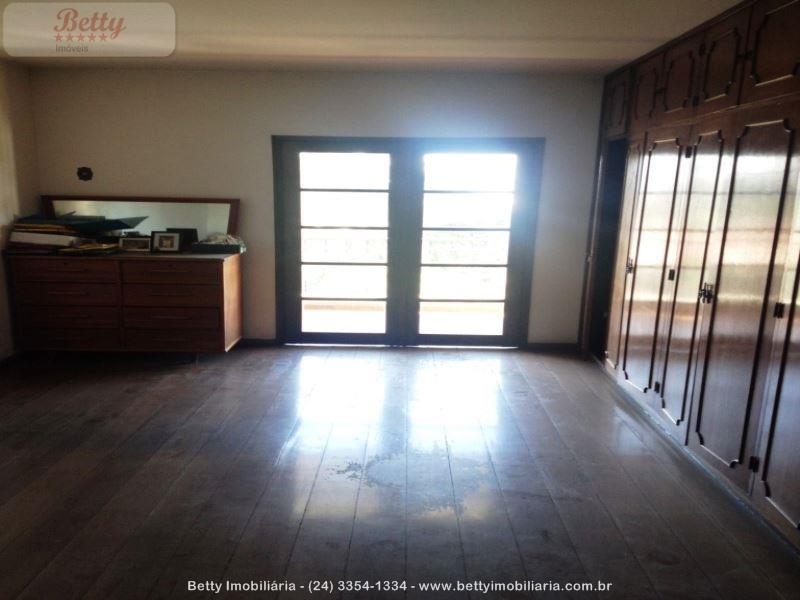 Casa a Venda no Centro em Resende