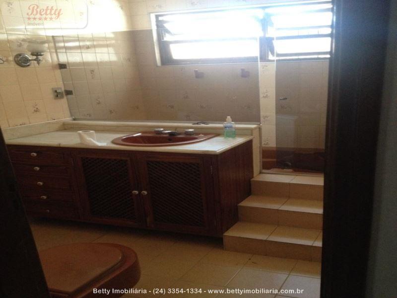 Casa a Venda no Centro em Resende