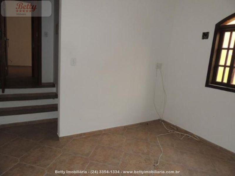 Casa a Venda no Jardim Itatiaia em Itatiaia