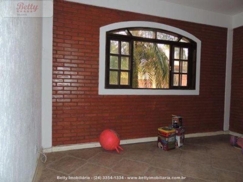 Casa a Venda no Jardim Itatiaia em Itatiaia
