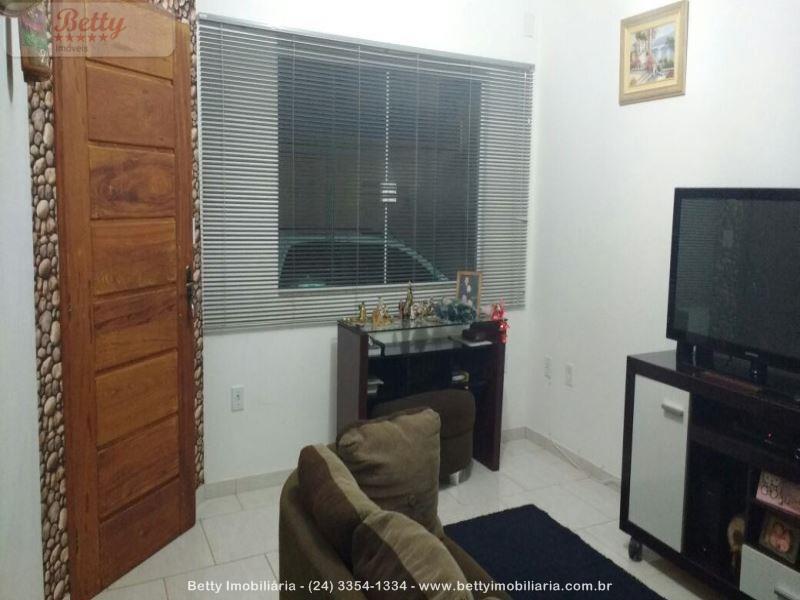 Casa a Venda no Jardim Aliança II em Resende