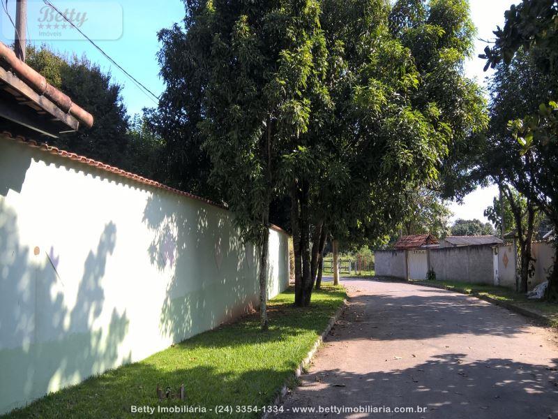 Casa a Venda no Jardim Itatiaia em Itatiaia