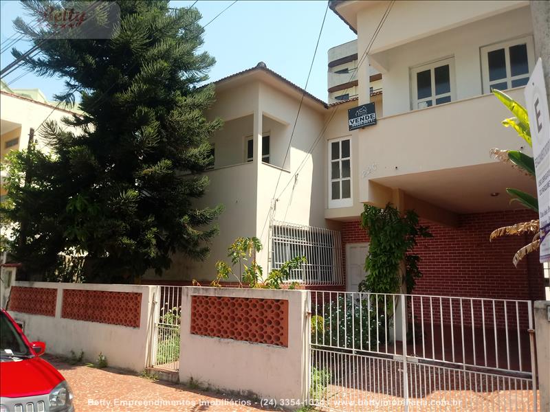 Casa a Venda no Centro em Resende