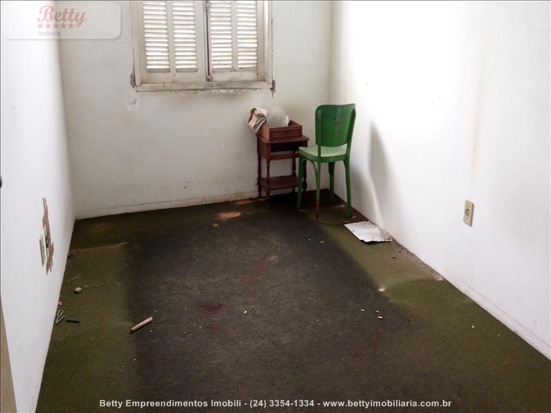 Casa a Venda no Centro em Resende