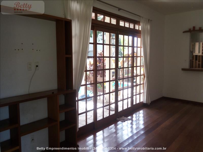 Casa a Venda no Fazenda Penedo em Penedo (Itatiaia)