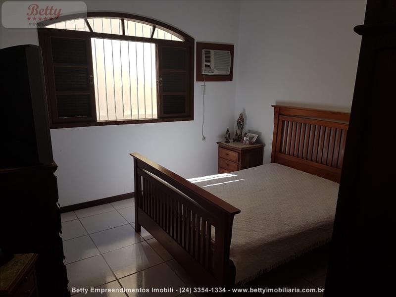 Casa a Venda no Morada da Colina I II III em Resende