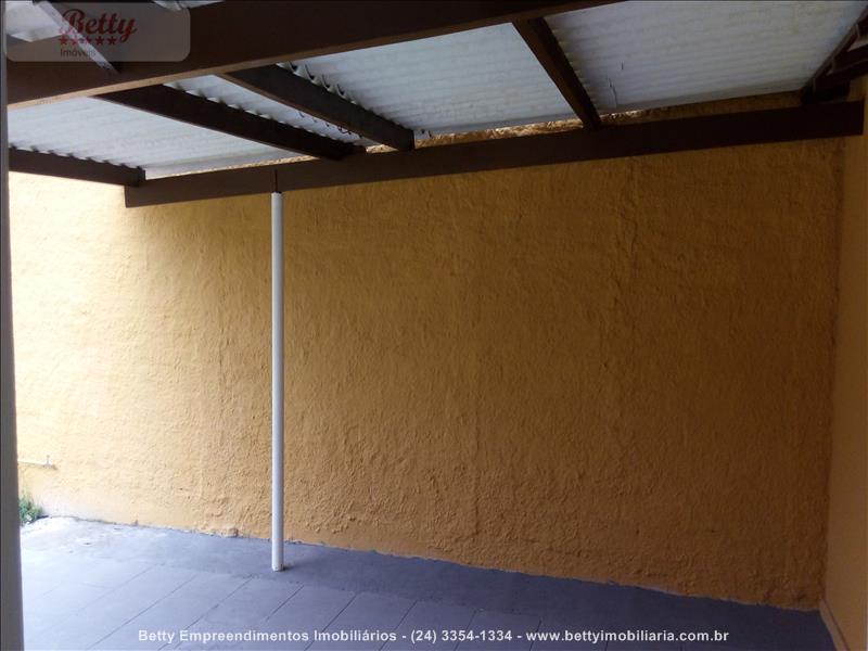 Casa para Alugar no Comercial em Resende