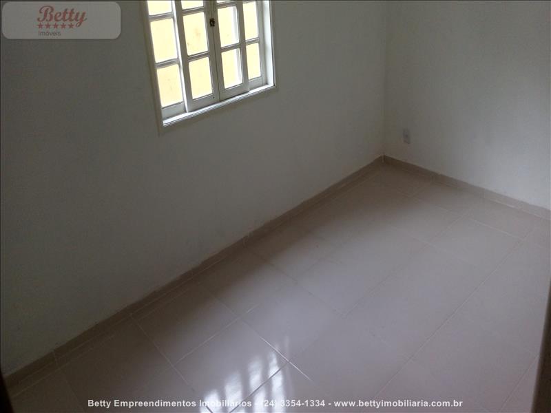 Casa para Alugar no Comercial em Resende