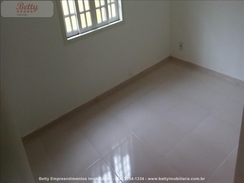 Casa para Alugar no Comercial em Resende
