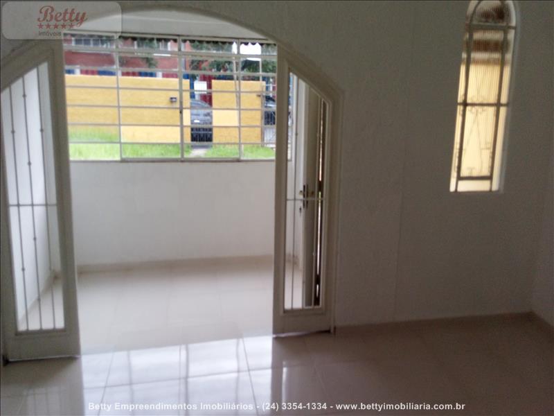 Casa para Alugar no Comercial em Resende