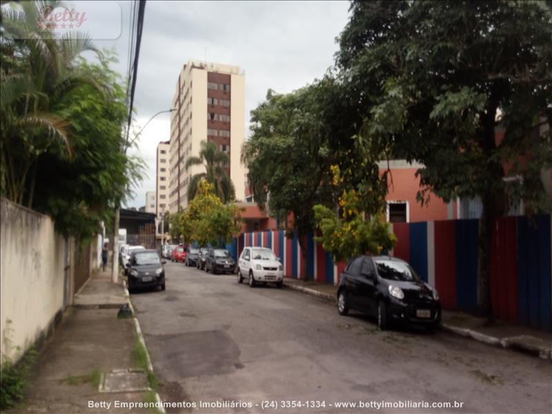 Casa para Alugar no Comercial em Resende