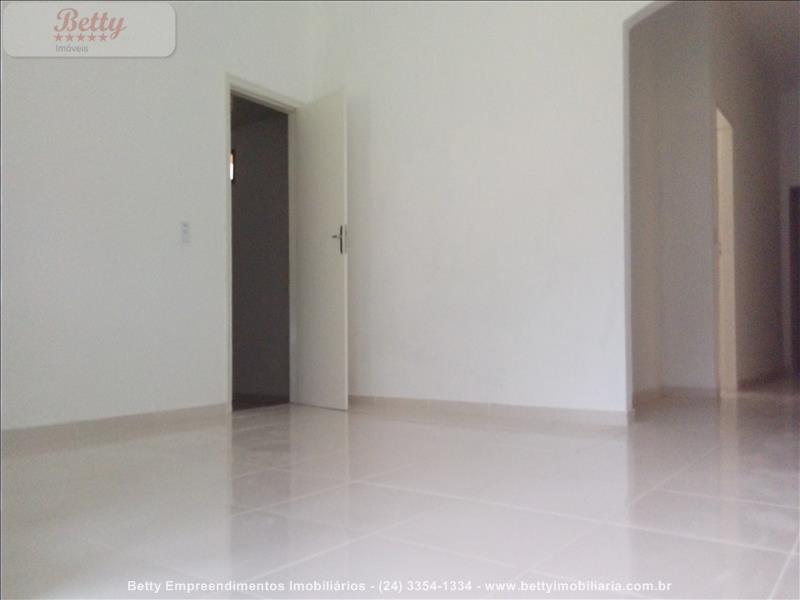 Casa para Alugar no Comercial em Resende