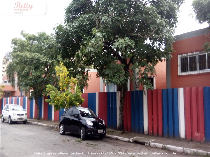 Casa para Alugar no Comercial em Resende