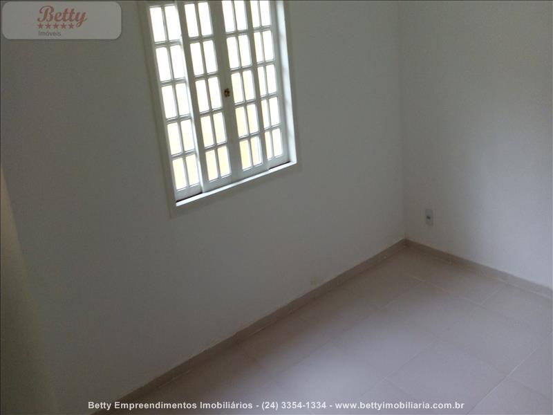 Casa para Alugar no Comercial em Resende