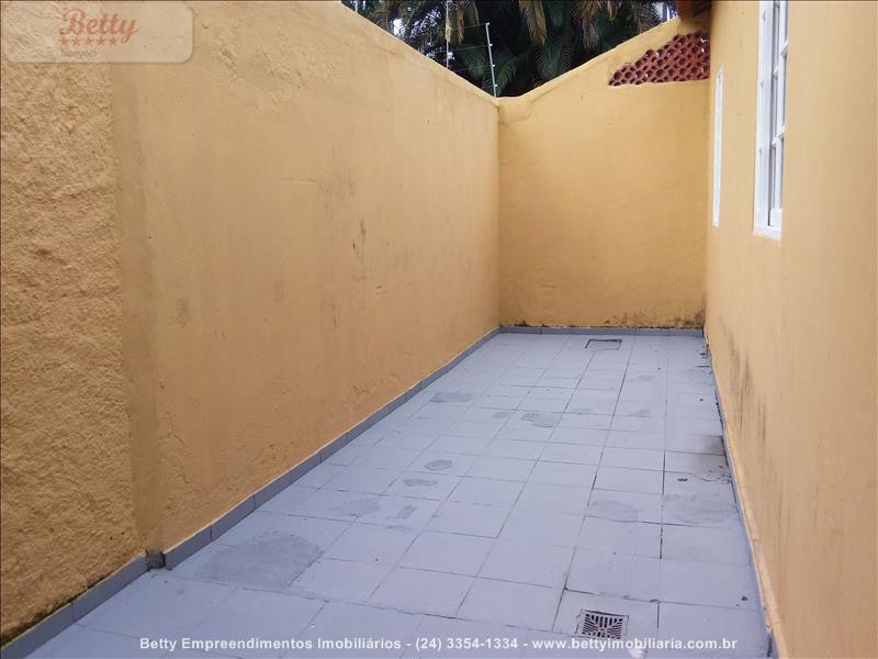 Casa para Alugar no Comercial em Resende