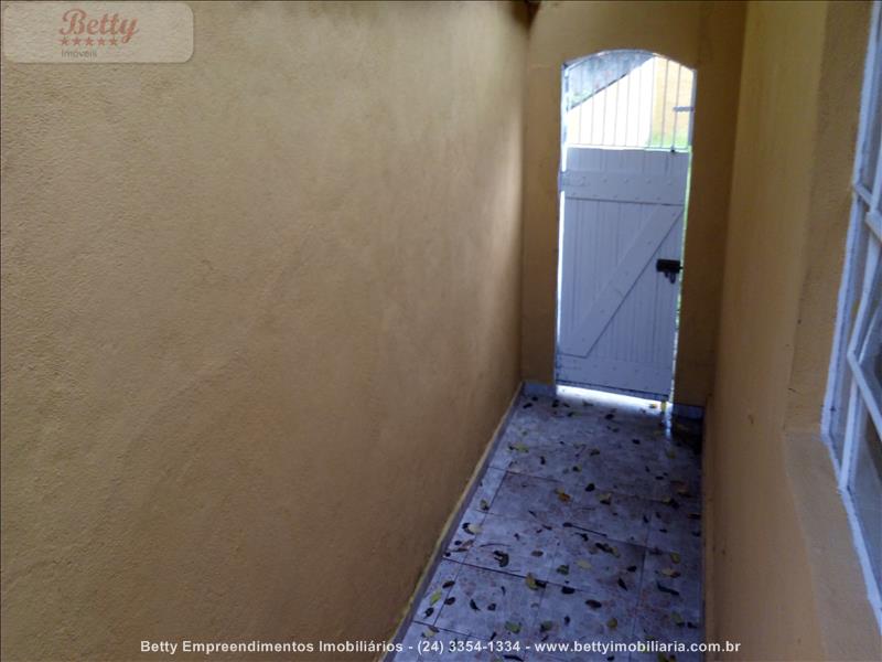 Casa para Alugar no Comercial em Resende