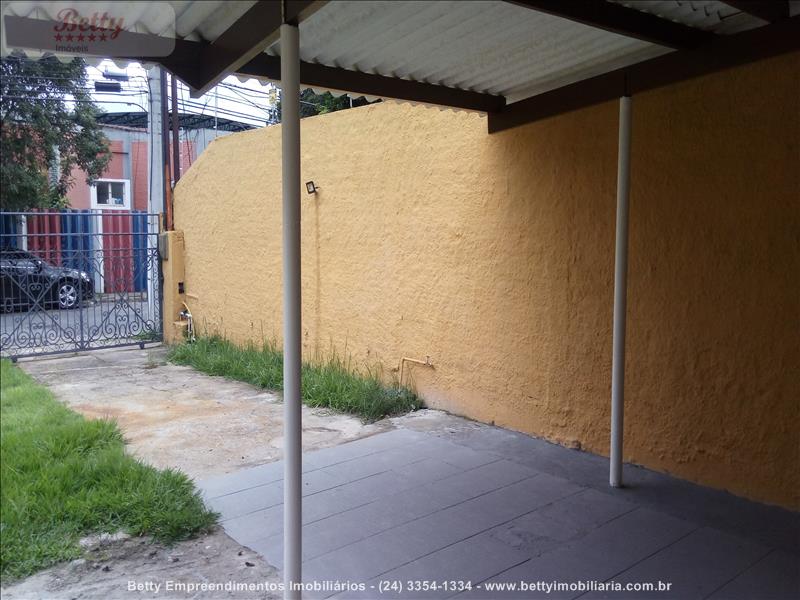 Casa para Alugar no Comercial em Resende