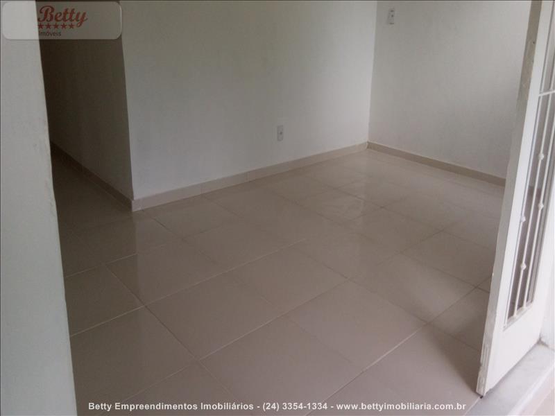 Casa para Alugar no Comercial em Resende