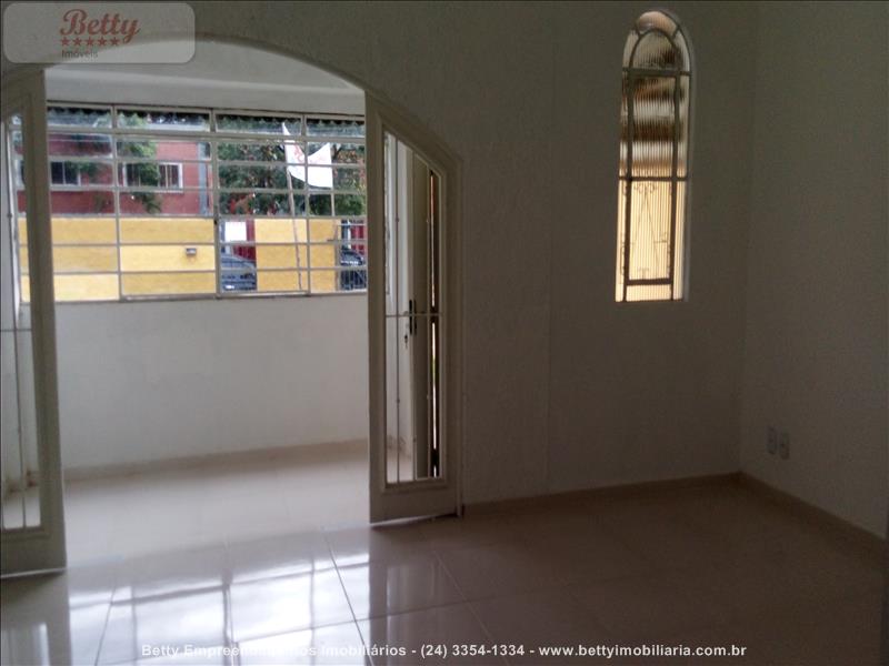 Casa para Alugar no Comercial em Resende