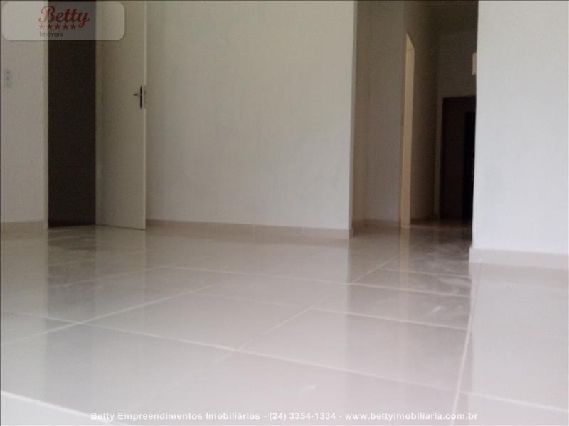 Casa para Alugar no Comercial em Resende