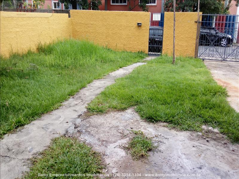 Casa para Alugar no Comercial em Resende