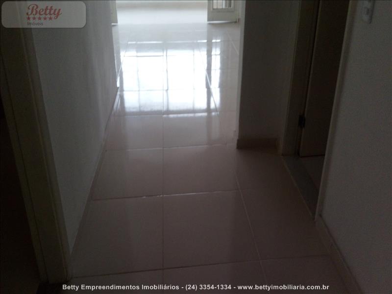 Casa para Alugar no Comercial em Resende