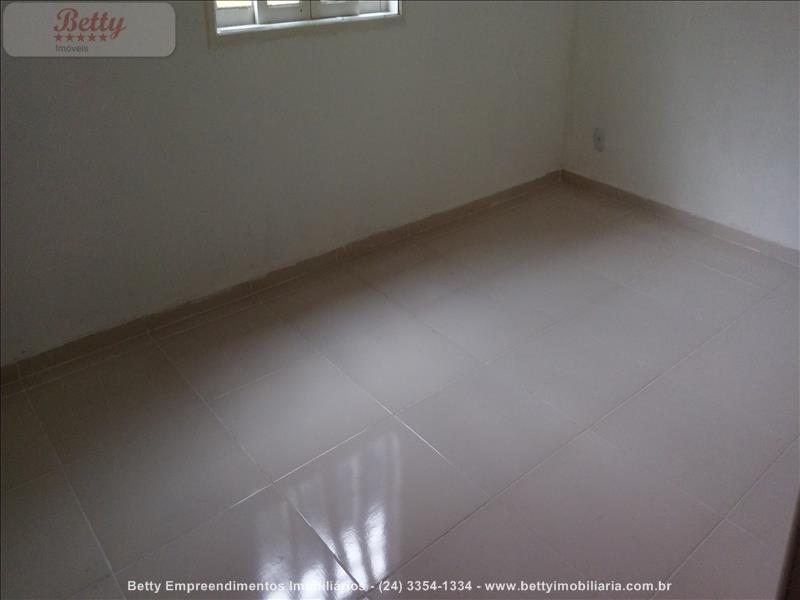 Casa para Alugar no Comercial em Resende