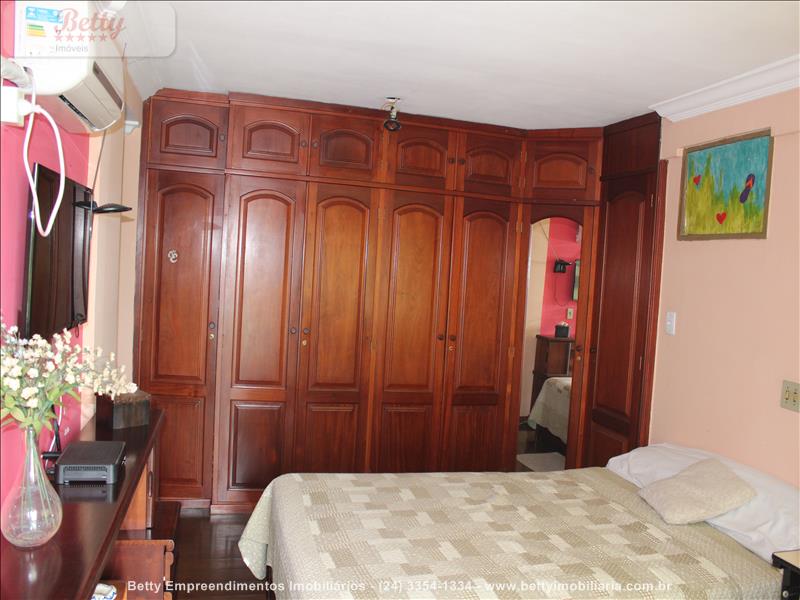 Apartamento a Venda no Comercial em Resende