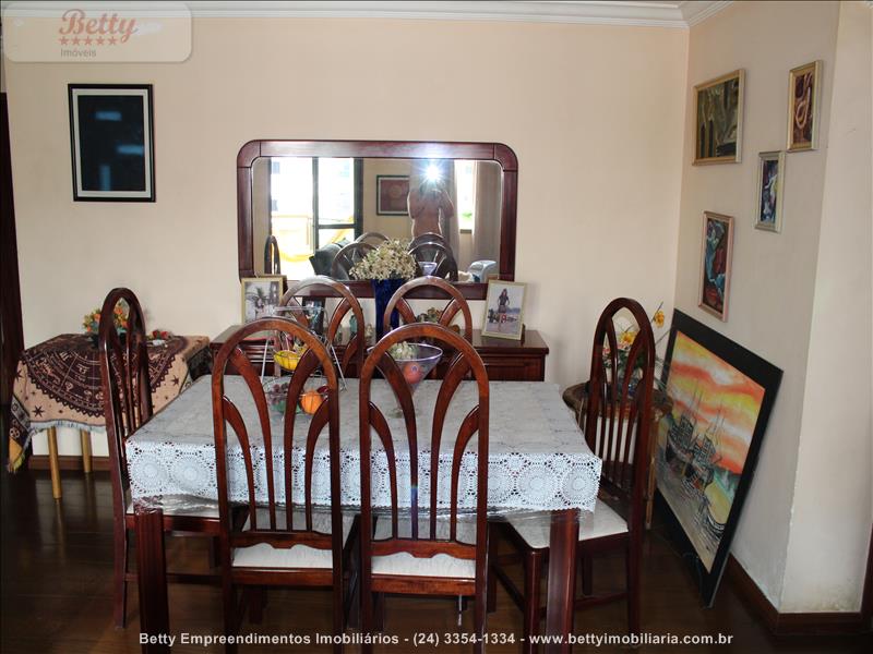 Apartamento a Venda no Comercial em Resende