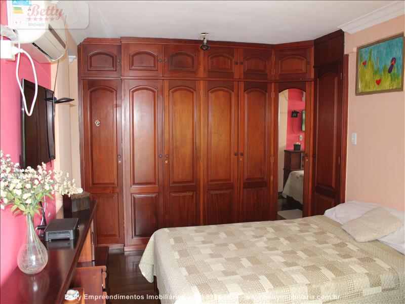 Apartamento a Venda no Comercial em Resende