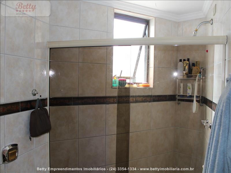 Apartamento a Venda no Comercial em Resende
