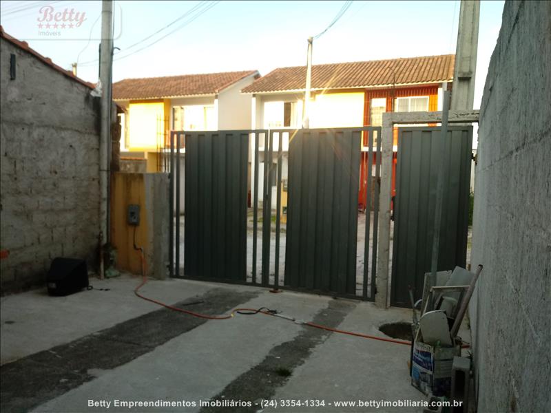 Casa a Venda no Residências do Vale em Resende