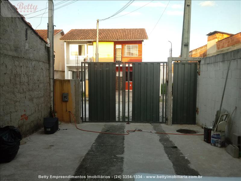Casa a Venda no Residências do Vale em Resende
