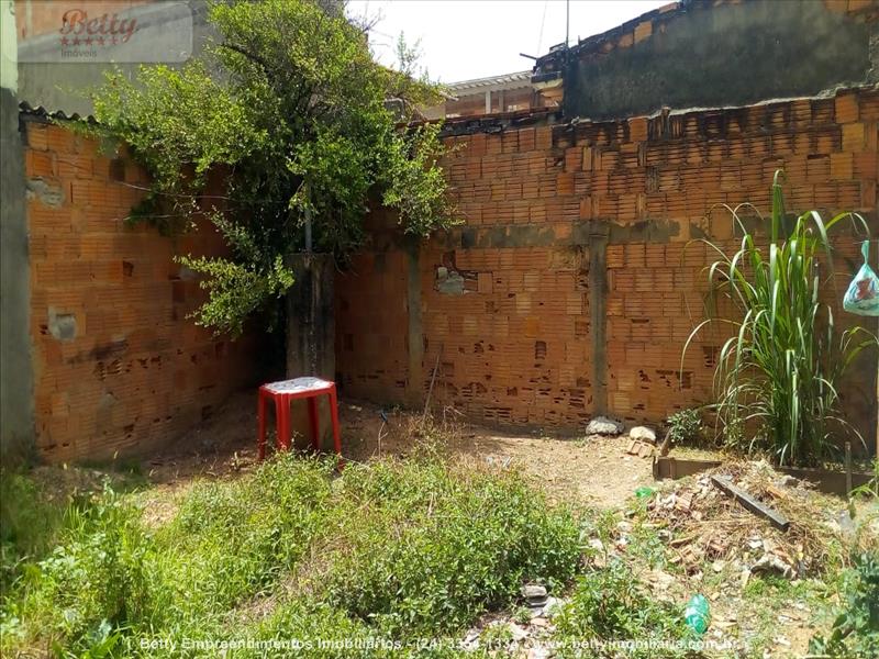 Casa a Venda no Jardim Primavera I II III em Resende