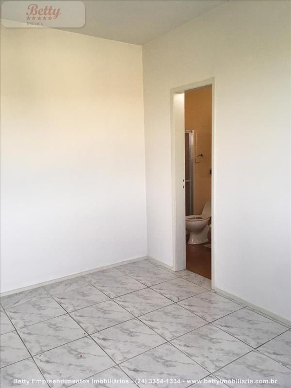 Apartamento para Alugar no Comercial em Resende