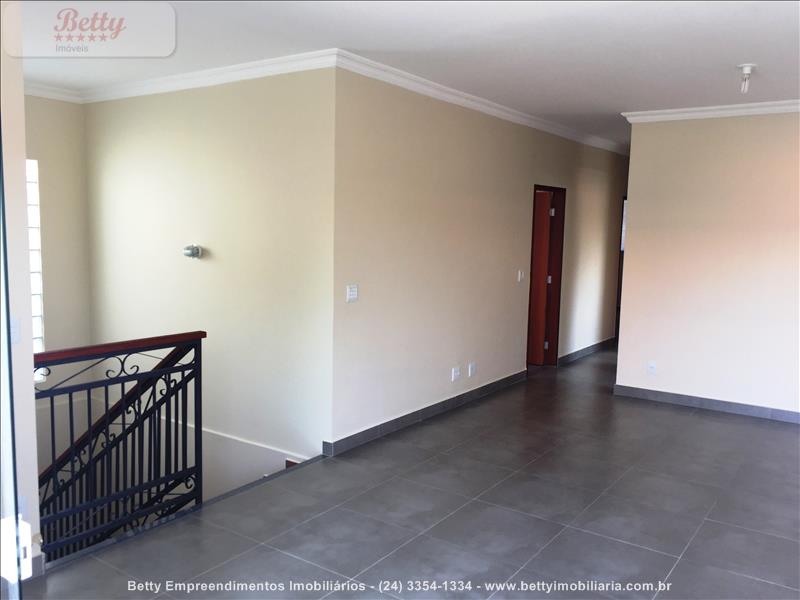 Casa para Alugar no Morada da Colina I II III em Resende