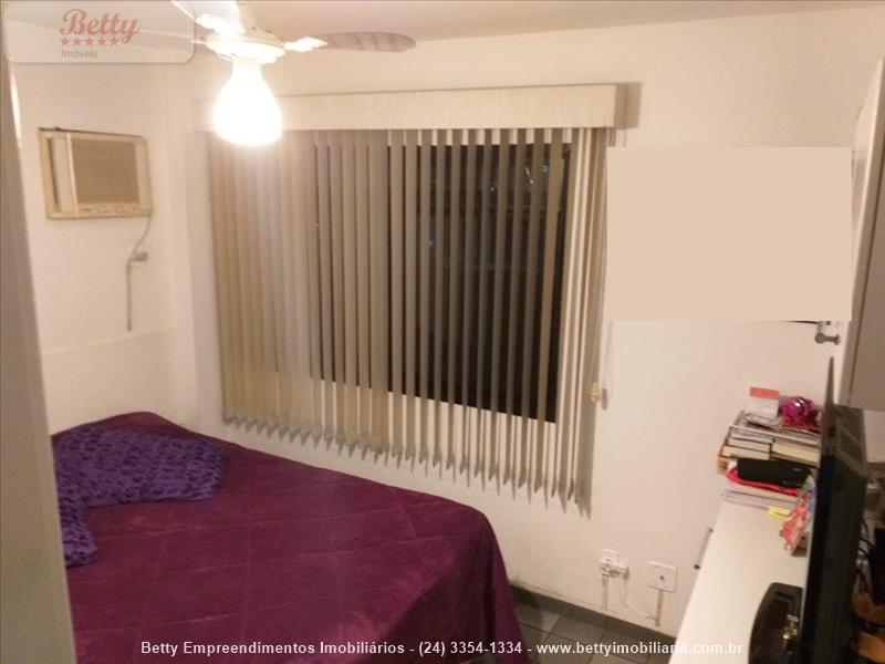Apartamento a Venda no Comercial em Resende