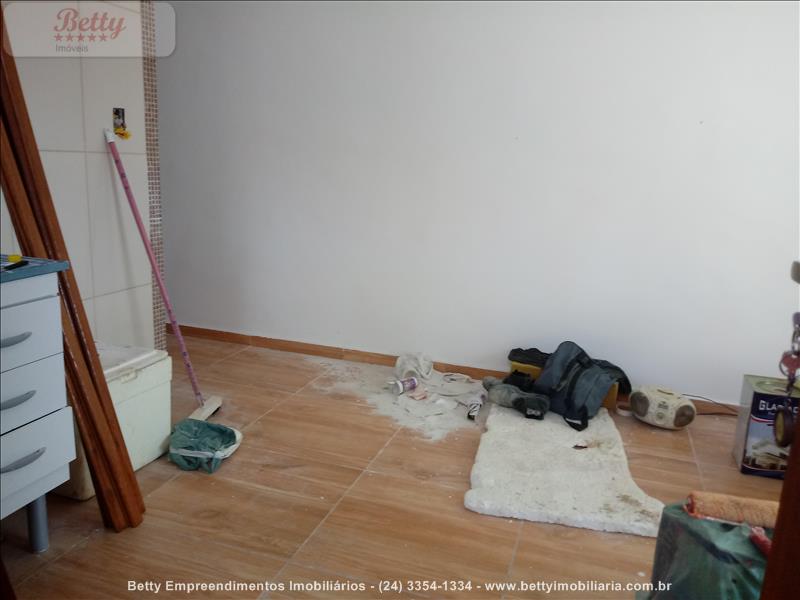 Casa a Venda no Morada da Montanha em Resende